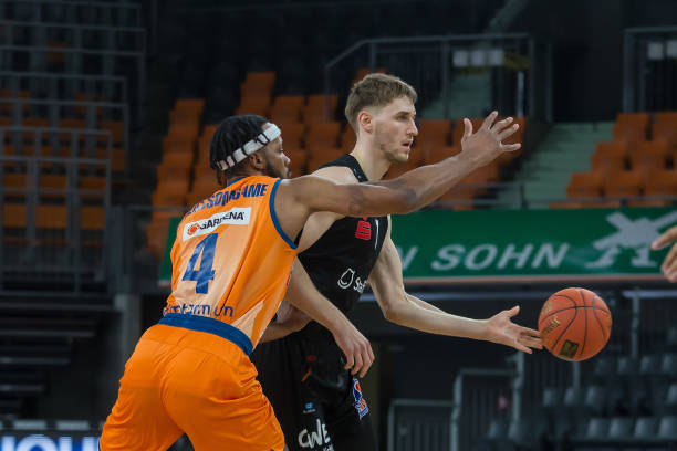 而是把目光 而是把目光