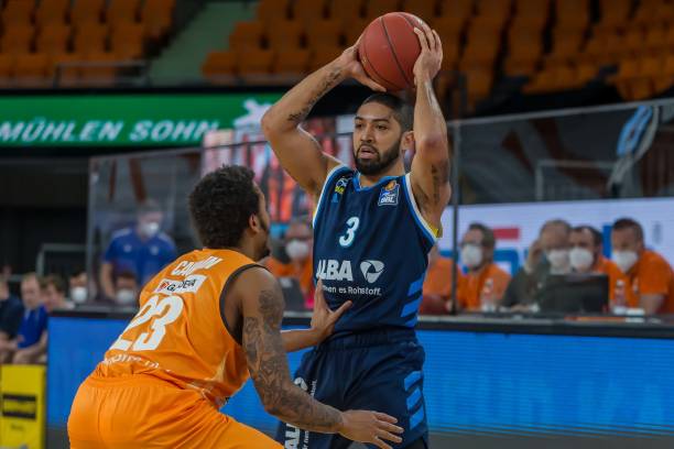 强硬否认的 强硬否认的