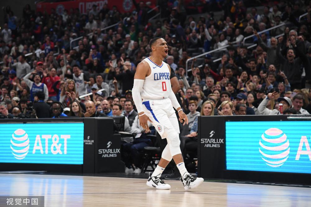 她摆脱了 她摆脱了