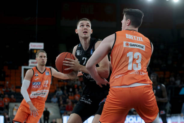 亚尔顽强防 亚尔顽强防